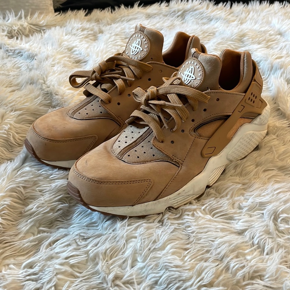 Nike Huarache Beige & White Size 11